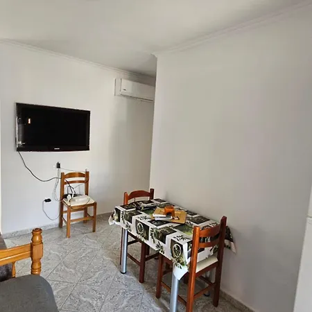 Ted's Nest - Marina Apartment *